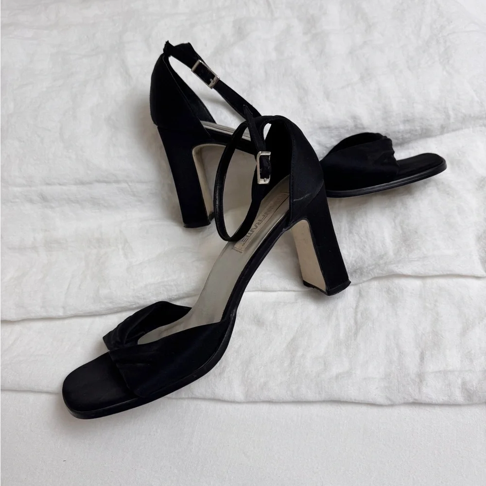 Vintage 90’s Black Chunky Heels Ankle Buckle Strap Size 8.5 Pumps Classic